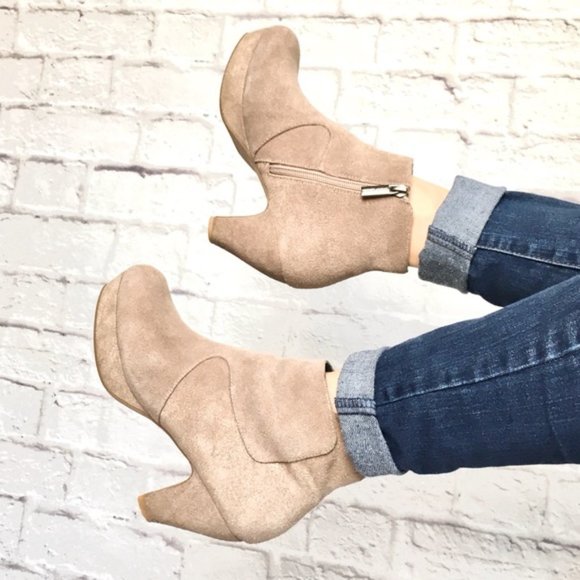 Sacha London Tan Leather Booties Velvet Gold Metal Size 6.5 - Picture 3 of 12